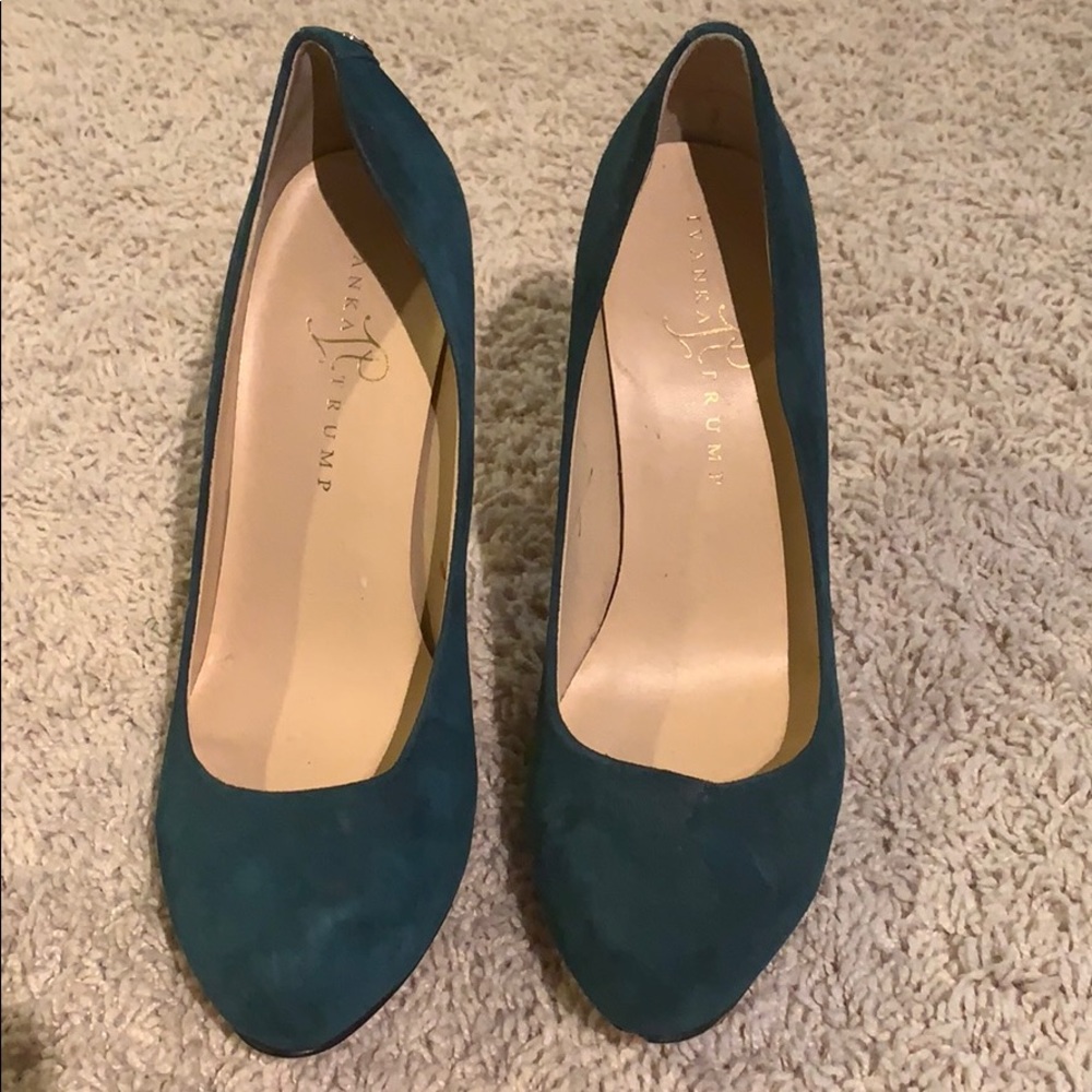 Ivanka Trump teal pumps